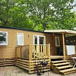 Le Relais Du Leman Kamp alanı